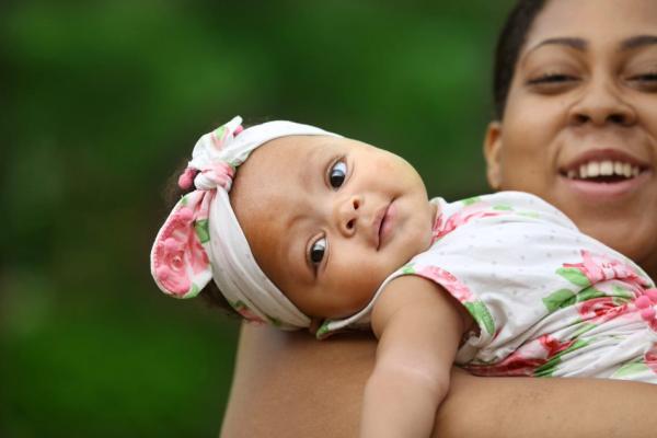 baby in mothers arms